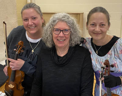 Picture of Bellamira musicians Eileen Nicholson, Jane Knoeck & Cat Sloboda